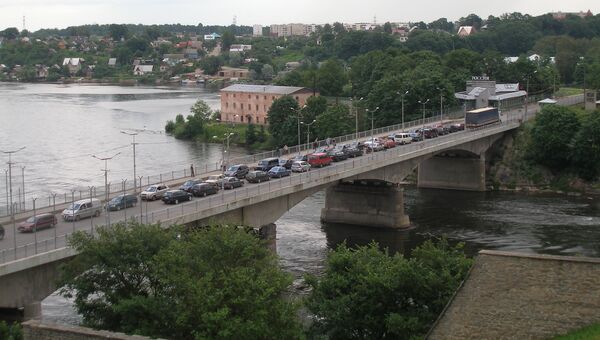 Пограничный мост на реке Нарва между Нарвой и Ивангородом Пограничный мост на реке Нарва между Нарвой и Ивангородом