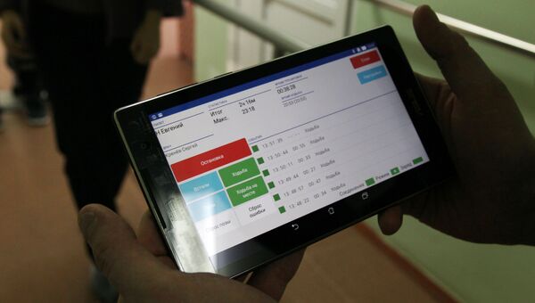 Планшет, с которого ведется управление экзоскелетом Планшет, с которого ведется управление экзоскелетом