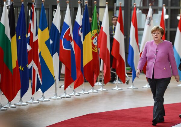Канцлер Германии Ангела Меркель перед началом официальной встречи глав государств и правительств стран Евросоюза в Брюсселе Канцлер Германии Ангела Меркель перед началом официальной встречи глав государств и правительств стран Евросоюза в Брюсселе