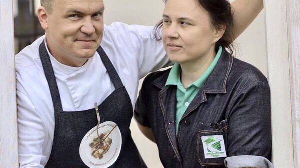 Координатор проекта Гастрономическая карта России Екатерина Шаповалова и повар Максим Рыбаков Координатор проекта Гастрономическая карта России Екатерина Шаповалова и повар Максим Рыбаков