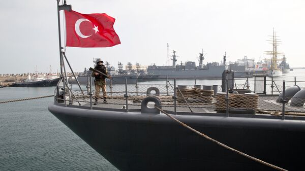 Корабль турецкого военно-морского флота TCG Turgutreis во время учений НАТО в Румынии Корабль турецкого военно-морского флота TCG Turgutreis во время учений НАТО в Румынии
