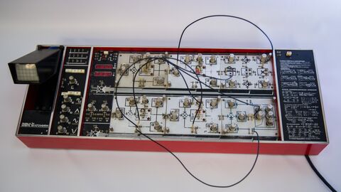 Персональный аналоговый компьютер АВК-6, 1976 год Персональный аналоговый компьютер АВК-6, 1976 год