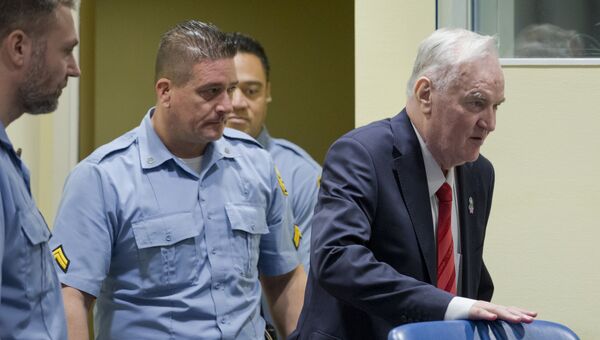 Сербский генерал Ратко Младич в Международном трибунале по бывшей Югославии (МТБЮ). 22 ноября 2017 Сербский генерал Ратко Младич в Международном трибунале по бывшей Югославии (МТБЮ). 22 ноября 2017