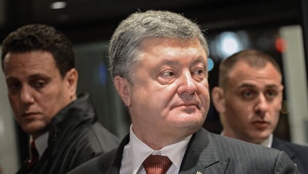 Президент Украины Петр Порошенко перед началом съезда Европейской народной партии в Брюсселе. 24 ноября 2017 Президент Украины Петр Порошенко перед началом съезда Европейской народной партии в Брюсселе. 24 ноября 2017