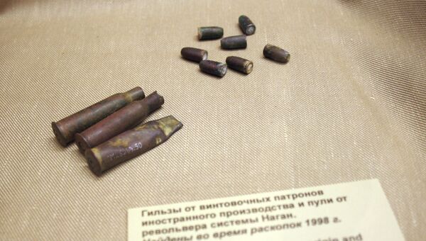 Гильзы и пули, обнаруженные в Ганиной Яме и в Поросенковом логу (первое и второе захоронения царских останков), которые были выпущены из того же нагана, который использовался при расстреле царской семьи в доме Ипатьева Гильзы и пули, обнаруженные в Ганиной Яме и в Поросенковом логу (первое и второе захоронения царских останков), которые были выпущены из того же нагана, который использовался при расстреле царской семьи в доме Ипатьева