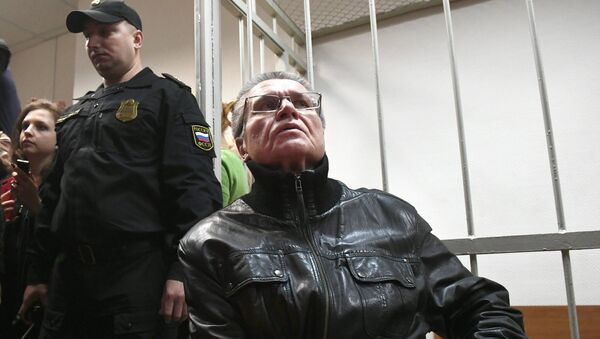 Экс-министр экономического развития Алексей Улюкаев в Замоскворецком суде во время слушаний по его делу. 27 ноября 2017 Экс-министр экономического развития Алексей Улюкаев в Замоскворецком суде во время слушаний по его делу. 27 ноября 2017