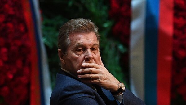Певец Лев Лещенко на церемонии прощания с оперным певцом Дмитрием Хворостовским. 27 ноября 2017 Певец Лев Лещенко на церемонии прощания с оперным певцом Дмитрием Хворостовским. 27 ноября 2017