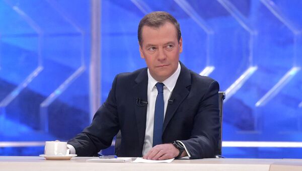 Председатель правительства РФ Дмитрий Медведев во время интервью российским телеканалам. 30 ноября 2017 Председатель правительства РФ Дмитрий Медведев во время интервью российским телеканалам. 30 ноября 2017