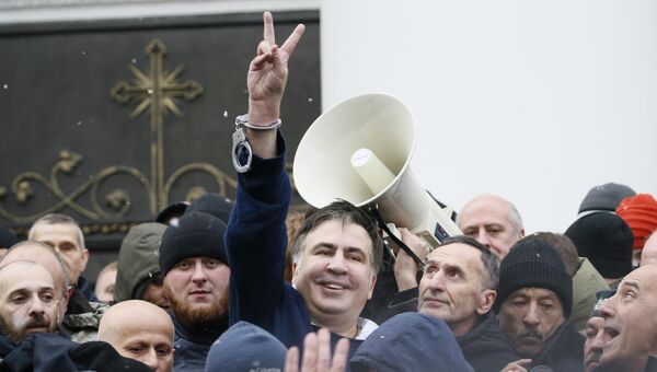 Михаил Саакашвили со своими сторонниками в Киеве. 5 декабря 2017 Михаил Саакашвили со своими сторонниками в Киеве. 5 декабря 2017