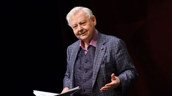 Художественный руководитель МХТ имени А.П.Чехова Олег Табаков на церемонии вручения премии Олега Табакова в Московском театре под руководством О.Табакова в Москве Художественный руководитель МХТ имени А.П.Чехова Олег Табаков на церемонии вручения премии Олега Табакова в Московском театре под руководством О.Табакова в Москве