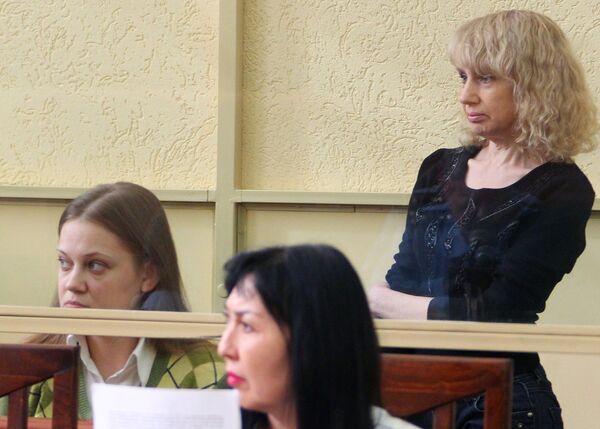 Инесса Тарвердиева и Анастасия Синельник, обвиняемые в бандитизме и убийствах, во время судебного заседания в Ростовском областном суде. 24 февраля 2016 года Инесса Тарвердиева и Анастасия Синельник, обвиняемые в бандитизме и убийствах, во время судебного заседания в Ростовском областном суде. 24 февраля 2016 года