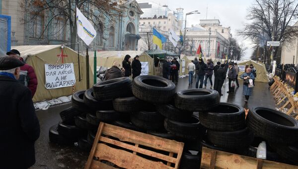 Сторонники Михаила Саакашвили у здания Верховной Рады Украины в Киеве. 6 декабря 2017 Сторонники Михаила Саакашвили у здания Верховной Рады Украины в Киеве. 6 декабря 2017