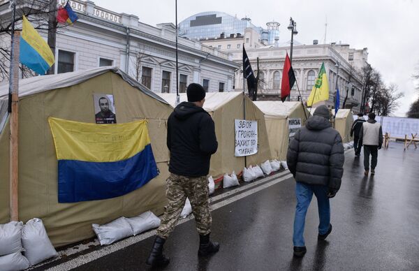 Сторонники Михаила Саакашвили в палаточном городке у здания Верховной Рады Украины Сторонники Михаила Саакашвили в палаточном городке у здания Верховной Рады Украины