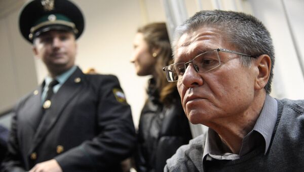 Алексей Улюкаев перед выступлением с последним словом на заседании в Замоскворецком суде. 7 декабря 2017 Алексей Улюкаев перед выступлением с последним словом на заседании в Замоскворецком суде. 7 декабря 2017