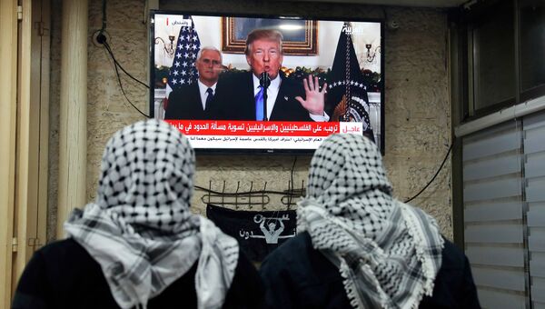Трансляция выступления президента США Дональда Трампа о признании Иерусалима столицей Израиля в кафе Трансляция выступления президента США Дональда Трампа о признании Иерусалима столицей Израиля в кафе