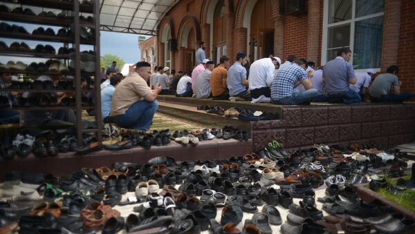 Республика Ингушетия, мусульмане на молитве Республика Ингушетия, мусульмане на молитве