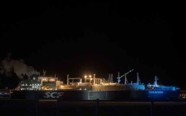 Арктический танкер-газовоз Кристоф де Маржери на побережье Карского моря Арктический танкер-газовоз Кристоф де Маржери на побережье Карского моря