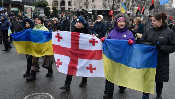 Участники акции протеста сторонников экс-президента Грузии Михаила Саакашвили с требованием принятия закона об импичменте в Киеве. 10 декабря 2017 Участники акции протеста сторонников экс-президента Грузии Михаила Саакашвили с требованием принятия закона об импичменте в Киеве. 10 декабря 2017