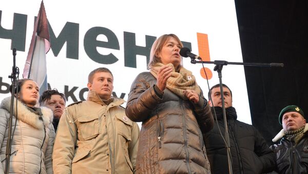 Жена экс-президента Грузии Михаила Саакашвили Сандра Рулофс выступает на акции протеста сторонников Михаила Саакашвили в Киеве. 10 декабря 2017 Жена экс-президента Грузии Михаила Саакашвили Сандра Рулофс выступает на акции протеста сторонников Михаила Саакашвили в Киеве. 10 декабря 2017