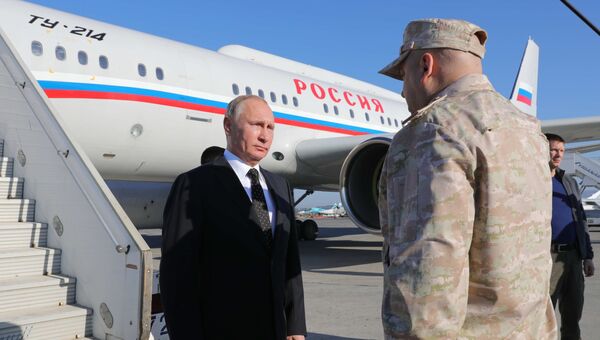 Владимир Путин и Сергей Суровикин на авиабазе Хмеймим в Сирии. 11 декабря 2017 Владимир Путин и Сергей Суровикин на авиабазе Хмеймим в Сирии. 11 декабря 2017