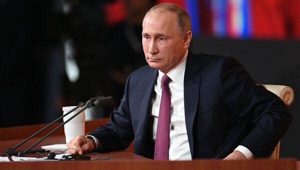 Президент РФ Владимир Путин во время большой ежегодной пресс-конференции Президент РФ Владимир Путин во время большой ежегодной пресс-конференции