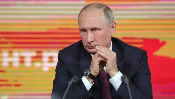 Президент РФ Владимир Путин во время большой ежегодной пресс-конференции Президент РФ Владимир Путин во время большой ежегодной пресс-конференции