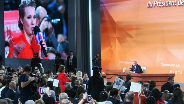 Президент РФ Владимир Путин во время большой ежегодной пресс-конференции Президент РФ Владимир Путин во время большой ежегодной пресс-конференции