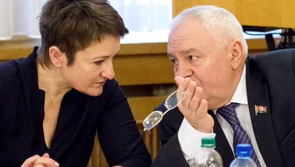 Депутаты – члены Комиссии Парламентского Собрания по социальной политике, науке, культуре и гуманитарным вопросам Людмила Макарина-Кибак и Александр Сегодник Депутаты – члены Комиссии Парламентского Собрания по социальной политике, науке, культуре и гуманитарным вопросам Людмила Макарина-Кибак и Александр Сегодник