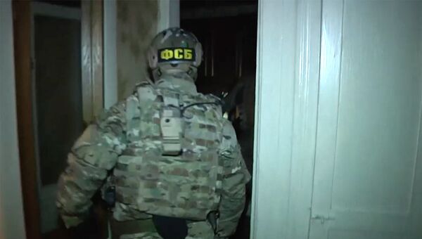 Сотрудники ФСБ РФ во время задержания лиц, подозреваемых в подготовке терактов. 15 декабря 2017 Сотрудники ФСБ РФ во время задержания лиц, подозреваемых в подготовке терактов. 15 декабря 2017