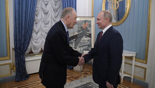 Президент РФ Владимир Путин поздравляет композитора, народного артиста СССР Родиона Щедрина с 85-летием. 16 декабря 2017 Президент РФ Владимир Путин поздравляет композитора, народного артиста СССР Родиона Щедрина с 85-летием. 16 декабря 2017
