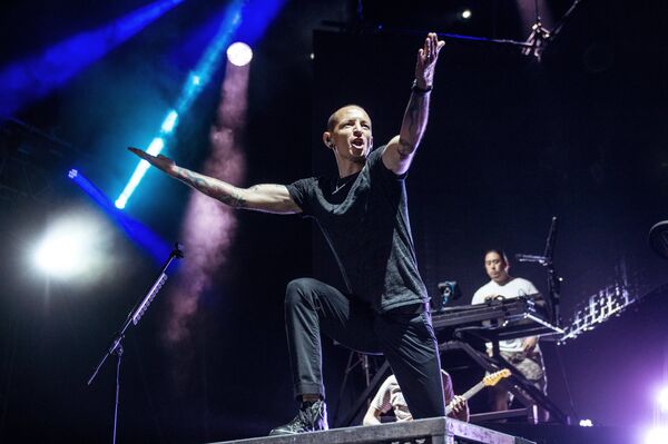 Участник американской группы Linkin Park Честер Беннингтон Участник американской группы Linkin Park Честер Беннингтон