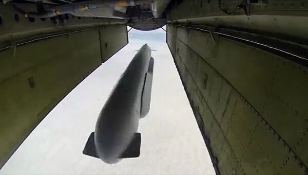 Стратегический бомбардировщик-ракетоносец Ту-95 Военно-космических сил России выпускает крылатую ракету Х-555 по объекту ИГ в Сирии Стратегический бомбардировщик-ракетоносец Ту-95 Военно-космических сил России выпускает крылатую ракету Х-555 по объекту ИГ в Сирии