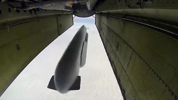 Стратегический бомбардировщик-ракетоносец Ту-95 Военно-космических сил России выпускает крылатую ракету Х-555 по объекту ИГ в Сирии Стратегический бомбардировщик-ракетоносец Ту-95 Военно-космических сил России выпускает крылатую ракету Х-555 по объекту ИГ в Сирии