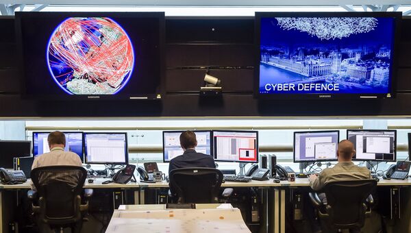Работа Центра правительственной связи Великобритании (GCHQ). Архивное фото Работа Центра правительственной связи Великобритании (GCHQ). Архивное фото