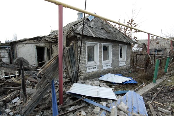 Частный жилой дом в городе Ясиноватая, пострадавший в результате обстрела. 21 декабря 2017 Частный жилой дом в городе Ясиноватая, пострадавший в результате обстрела. 21 декабря 2017