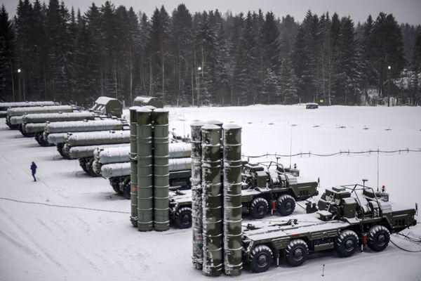 Военные учения с применением ЗРС С-400 в Ленинградской области Военные учения с применением ЗРС С-400 в Ленинградской области