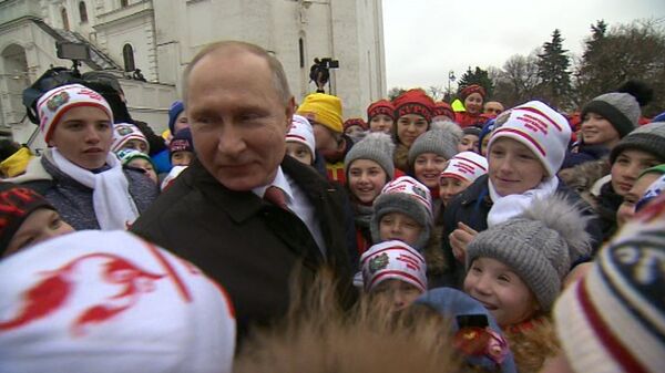 Дети расспросили Путина о дне рождении, отношении к оппозиции и Деде Морозе Дети расспросили Путина о дне рождении, отношении к оппозиции и Деде Морозе