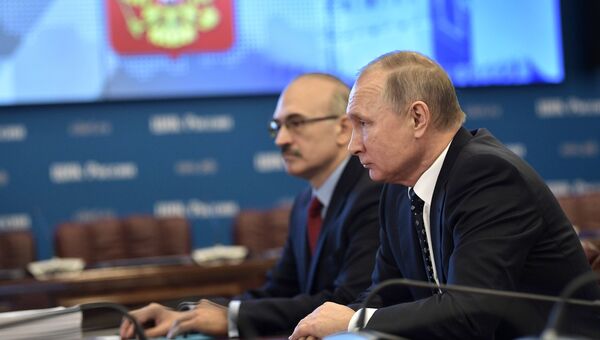 Президент РФ Владимир Путин в ЦИК во время подачи документов для выдвижения кандидатом на предстоящих в 2018 году выборах президента РФ Президент РФ Владимир Путин в ЦИК во время подачи документов для выдвижения кандидатом на предстоящих в 2018 году выборах президента РФ