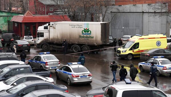 Полиция и автомобиль реанимации на Иловайской улице. 27 декабря 2017 Полиция и автомобиль реанимации на Иловайской улице. 27 декабря 2017