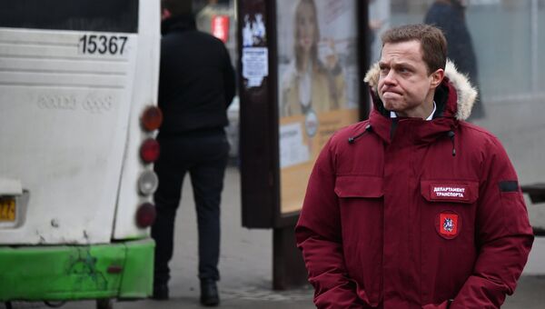 Заместитель мэра Москвы Максим Ликсутов на месте, где пассажирский автобус въехал в остановку на Сходненской улице в Москве. 29 декабря 2017 Заместитель мэра Москвы Максим Ликсутов на месте, где пассажирский автобус въехал в остановку на Сходненской улице в Москве. 29 декабря 2017