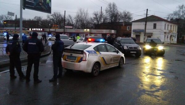 Сотрудники правоохранительных органов возле отделения Укрпочты в Харькове, Украина. 30 декабря 2017 Сотрудники правоохранительных органов возле отделения Укрпочты в Харькове, Украина. 30 декабря 2017