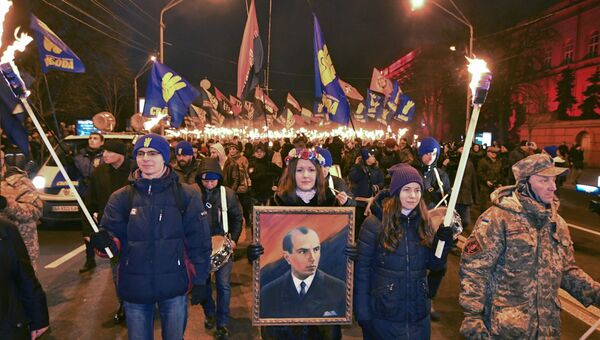 Активисты различных националистических партий во время митинга в честь 109-летия Степана Бандеры в Киеве, Украина. 1 января 2018 Активисты различных националистических партий во время митинга в честь 109-летия Степана Бандеры в Киеве, Украина. 1 января 2018