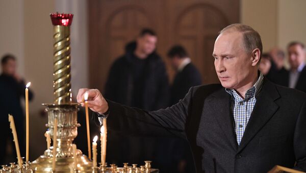 Президент РФ В. Путин посетил Рождественское богослужение Президент РФ В. Путин посетил Рождественское богослужение