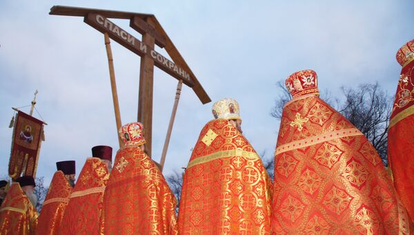 Шестиметровый поклонный крест, привезенный из Санкт-Петербурга, установлен в Славяносербском районе у линии соприкосновения в самопровозглашенной ЛНР. 9 января 2018 Шестиметровый поклонный крест, привезенный из Санкт-Петербурга, установлен в Славяносербском районе у линии соприкосновения в самопровозглашенной ЛНР. 9 января 2018