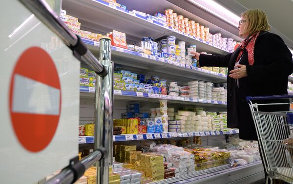 Покупатель в супермаркете Покупатель в супермаркете