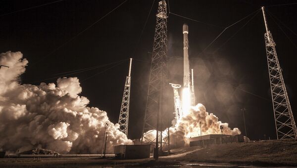 Запуск ракеты Falcon 9 на мысе Канаверал со спутником «Zuma» в США. 7 января 2018 Запуск ракеты Falcon 9 на мысе Канаверал со спутником «Zuma» в США. 7 января 2018