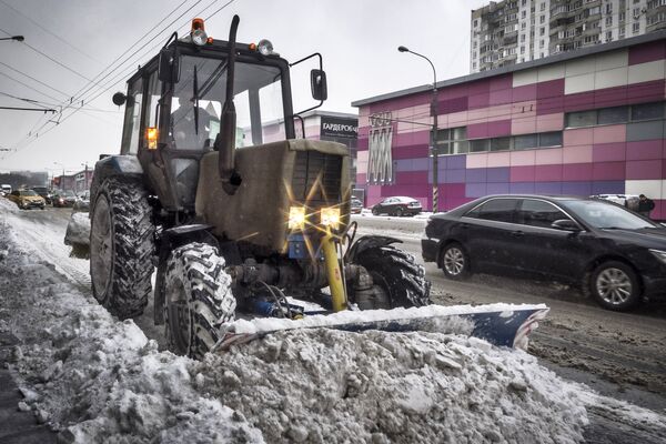 Уборка снега в Москве Уборка снега в Москве