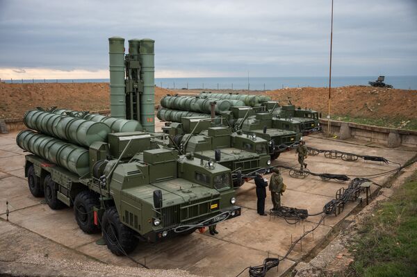 Комплекс ПВО С-400 Триумф заступил на охрану российских воздушных границ в Севастополе. 13 января 2017 Комплекс ПВО С-400 Триумф заступил на охрану российских воздушных границ в Севастополе. 13 января 2017