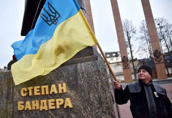 Участник марша националистов, приуроченного к 109-й годовщине со дня рождения Степана Бандеры, во Львове Участник марша националистов, приуроченного к 109-й годовщине со дня рождения Степана Бандеры, во Львове