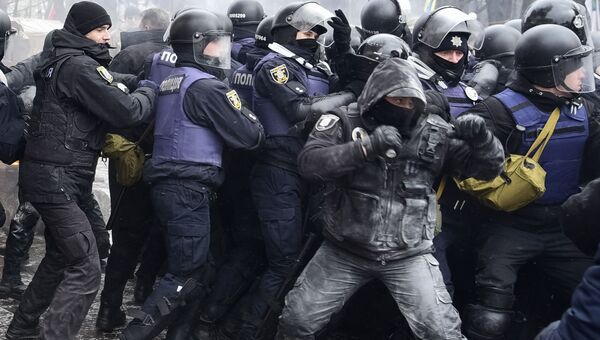 Cтолкновение между митингующими и полицией у здания Верховной рады Украины, Киев. 16 января 2018 Cтолкновение между митингующими и полицией у здания Верховной рады Украины, Киев. 16 января 2018